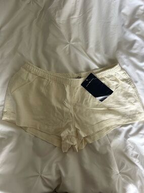 Brandy Melville Cream Linen Shorts one size